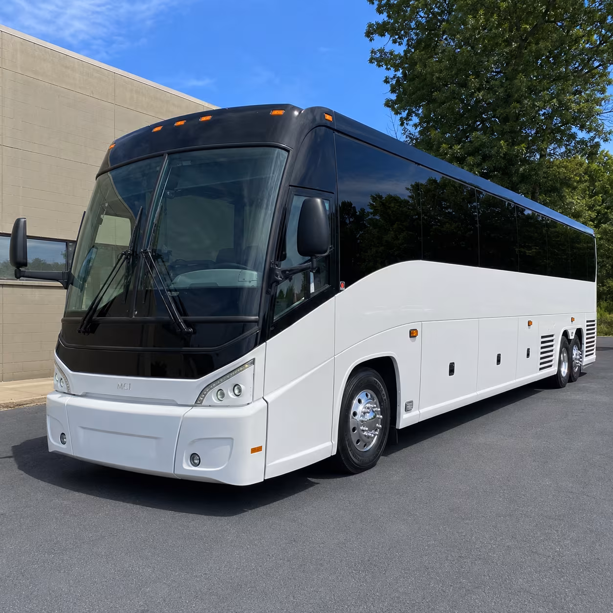 group hotel shuttles between avl and downtown asheville