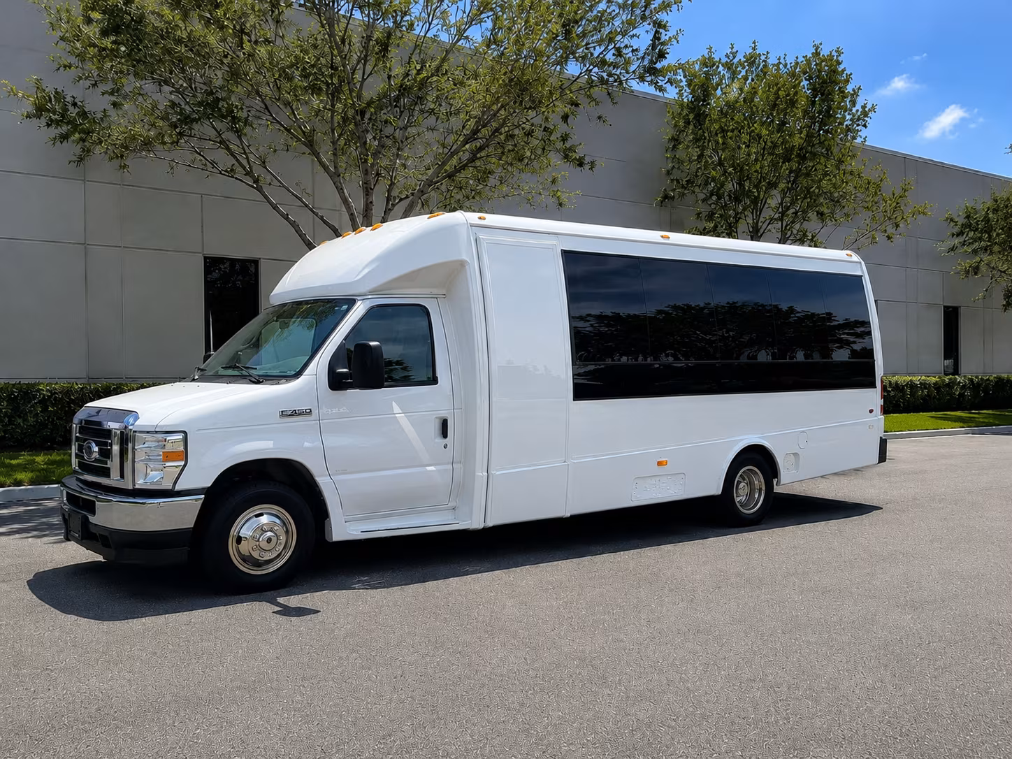 rent a minibus for small group winery tours in henderson county
